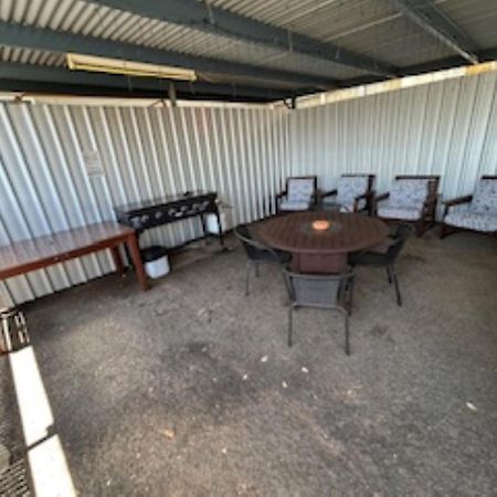 Warren Motor Inn 외부 사진